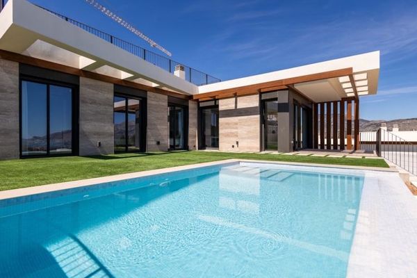 Eingeschossige Villen mit 3 Schlafzimmern, 2 Bädern, optionaler Dachterrasse, Klimaanlage, Meerblick, Kfz-Stellplatz und Privatpool