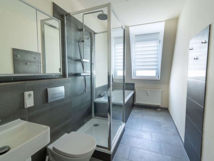 SELTENES IMMOBILIENPAKET | 3 Wohnungen mit Garten und Garagen für vielfältige Nutzungskonzepte – फोटो 1