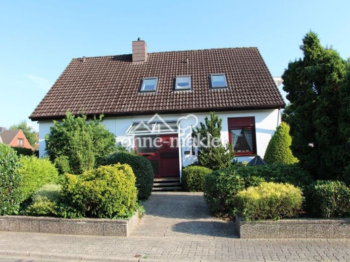 Großzügiges Einfamilienhaus mit vermietetem Obergeschoss – Foto 1
