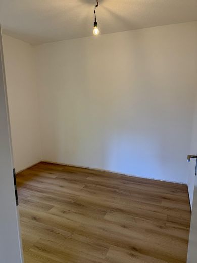 Vivienda en casa unifamiliar renovada con acceso a zonas verdes, garaje y caseta de jardín – Foto 15
