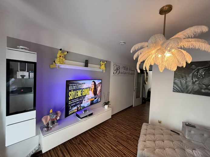 Investoren & Kapitalanleger aufgepasst - Attraktive Wohnung mit Stellplatz in KASSEL – Wohnzimmer