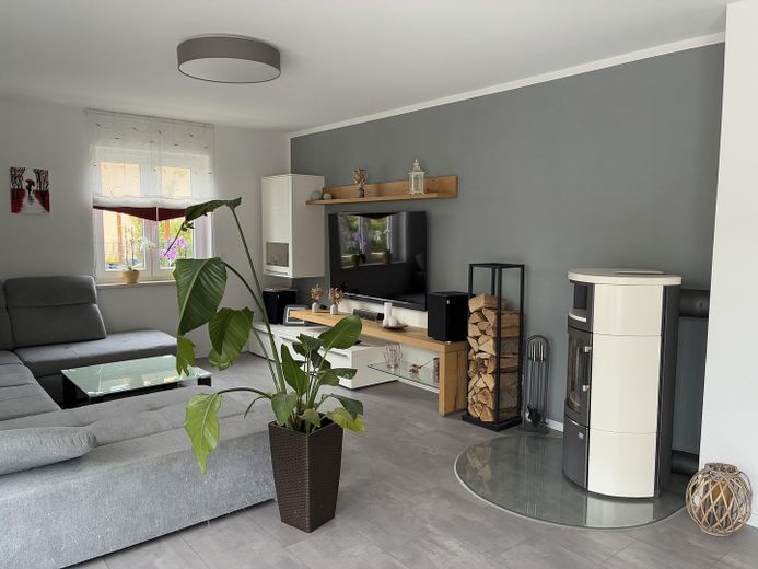 Modernes Einfamilienhaus mit Pool und Keller mit separatem Zugang – फोटो 15
