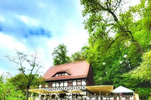 "Ausspanne" Chemnitz- Restaurante en el hermoso entramado de madera***