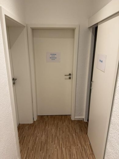 Helle & Moderne Büro- / Praxisräume im Erdgeschoss zentral gelegen in Osterfeld – Flur