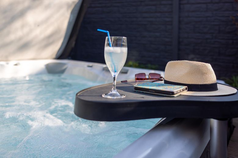 Von Privat an Privat: Außen Understatement – innen exklusiv! – Whirlpool mit Sommerfeeling
