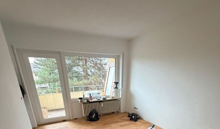 🌿 Bezugsfertig vollmöbliert – 1-Zimmer-Wohnung im vollsanierten A+-Haus mit Balkon! 🌳 – neue Fenster (2026)