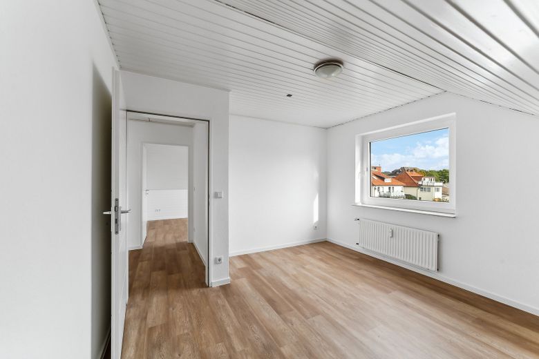 Se alquila apartamento de 3 habitaciones bien cuidado en una zona tranquila de Lüstringen – Schlafzimmer 1