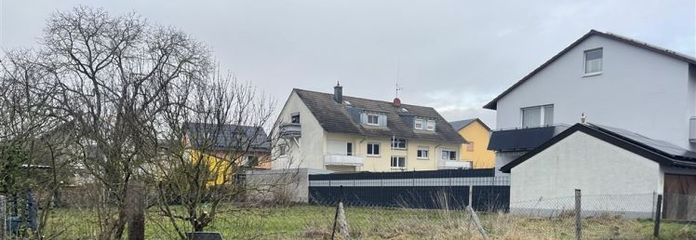 Well-proportioned large plot of land - suitable for development in accordance with the German Building Code