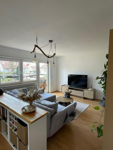 Modernes Zuhause mit Parkblick – 4-Zimmer-Wohnung mit großem Süd-Balkon & Garage – Wohnzimmer