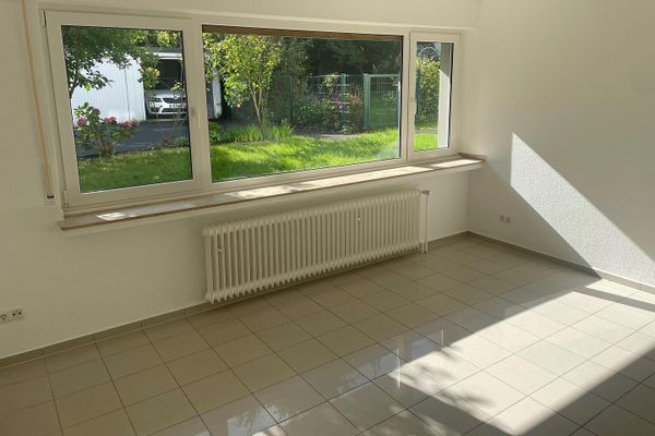 Przytulne, jasne mieszkanie z zabudową kuchenną w pobliżu uniwersytetu, w bardzo zadbanym budynku wielorodzinnym