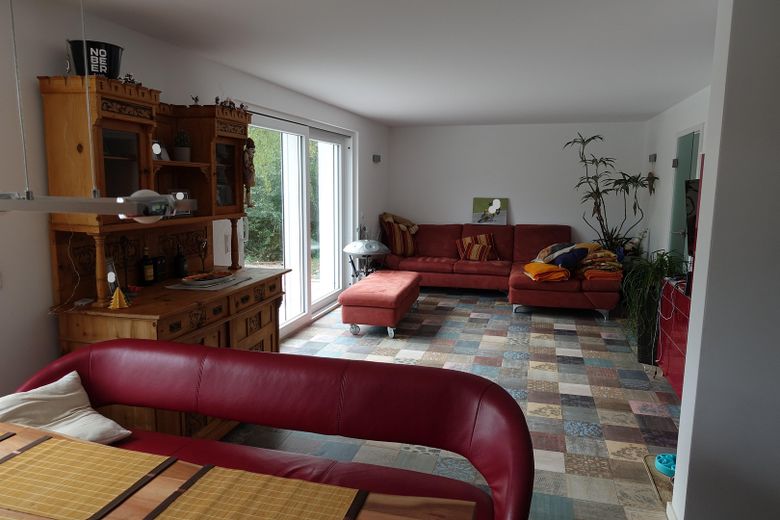 Domaine rural isolé avec infrastructure autonome – 4 ha, fonctionnement en îlot, autosuffisance | Sans agent immobilier – Wohnzimmer