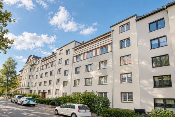 NEU renovierte 3 Raum Altbau EG-Wohnung mit Balkon, Dusche und Tageslichtbad