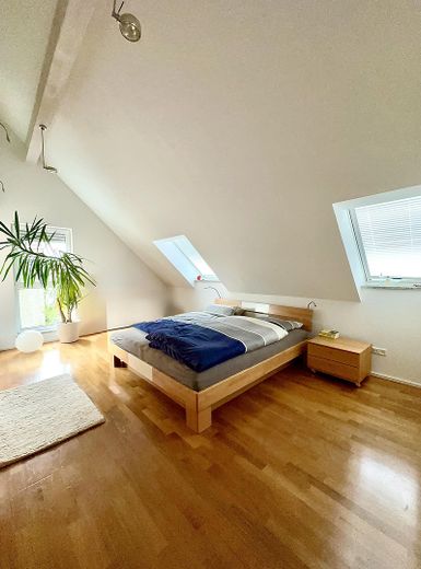 Provisionsfrei - Großzügige, lichtdurchflutete DG-Maisonette Wohnung - Fasangarten - provisionsfrei – Schlafzimmer 1