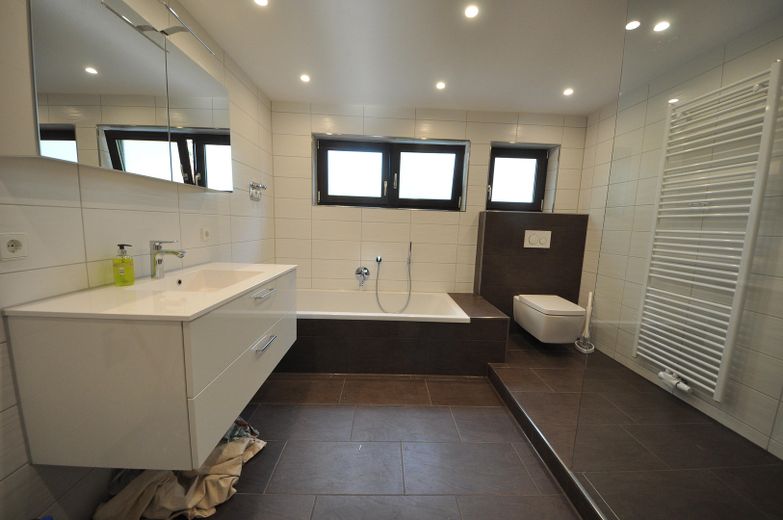 Von privat - Gepflegte, renovierte 3-Zimmer Wohnung mit Balkon in Tamm – Bad / WC