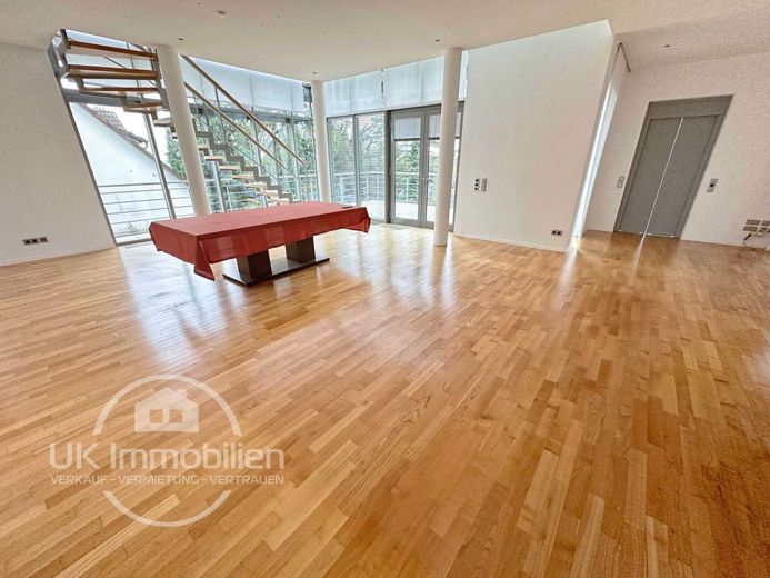 Unikat-Luxushaus mit Aufzug, Klima, Sauna, hausinterner Garage und und und – Wohnen-Essen