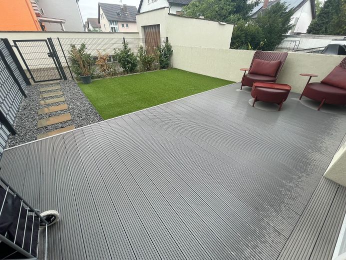 Appartement moderne au rez-de-chaussée, accessible aux personnes à mobilité réduite, avec jardin privatif – Außenbereich