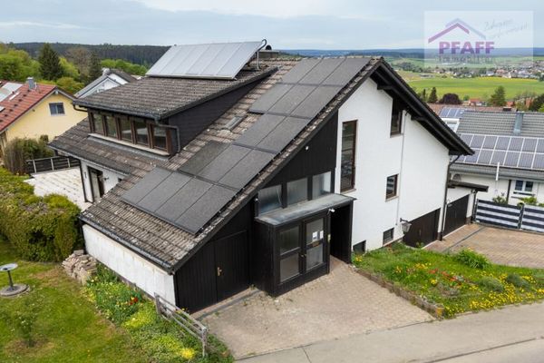 Zuhause ankommen in Klengen! Charmantes Zweifamilienhaus mit großem Platzangebot, PV-Anlage und mehr