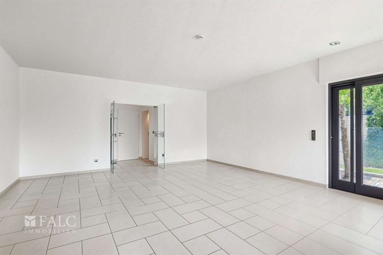 Provisionsfrei: Großzügiges Architektenhaus mit stilvollem Komfort und intelligenter Ausstattung – Wohnzimmer