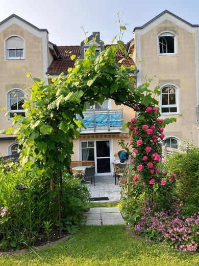 Ready to move in - familienfreundliches  Reihenmittelhaus mit angelegtem Garten, modernisiert – Photo 1