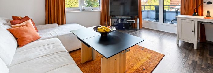 Wohnzimmer mit Balkonzugang