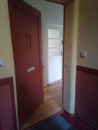 Tranquillo appartamento per single di 2 locali con balcone a Tempelhof, rialzato, ristrutturato, disponibile da subito – Foto 3