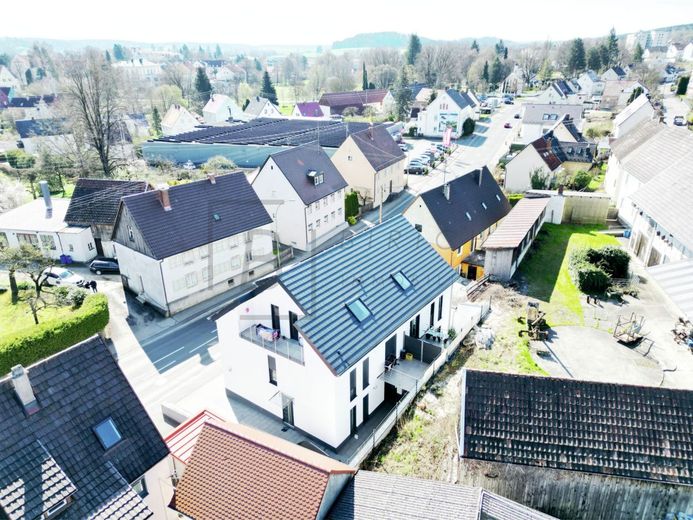 Attraktive Kapitalanlage mit 5 Wohneinheiten – Drohnenbild