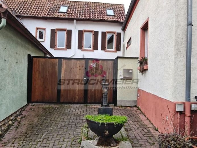 Town house for sale in Oppenheim. – Foto 1