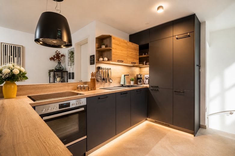 Modernes Wohnen auf 2 Ebenen – exklusive Maisonette mit Garten und Designküche – Foto 4