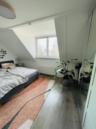 Charmante maison mitoyenne centrale – excellente desserte, modernisée et fibre optique – Schlafzimmer