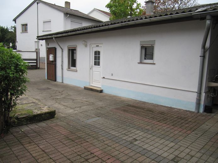 from PRIVATE ** single-family house + outbuilding * garden * garage * courtyard * basement – Foto 11