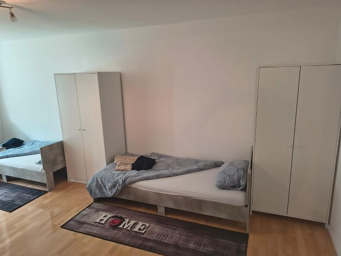 3-Zimmer-Wohnung (ca. 80 m²) mit Balkon- Ideal für WG oder Einzelmieter – Zimmer 1 mit Balkonzugang