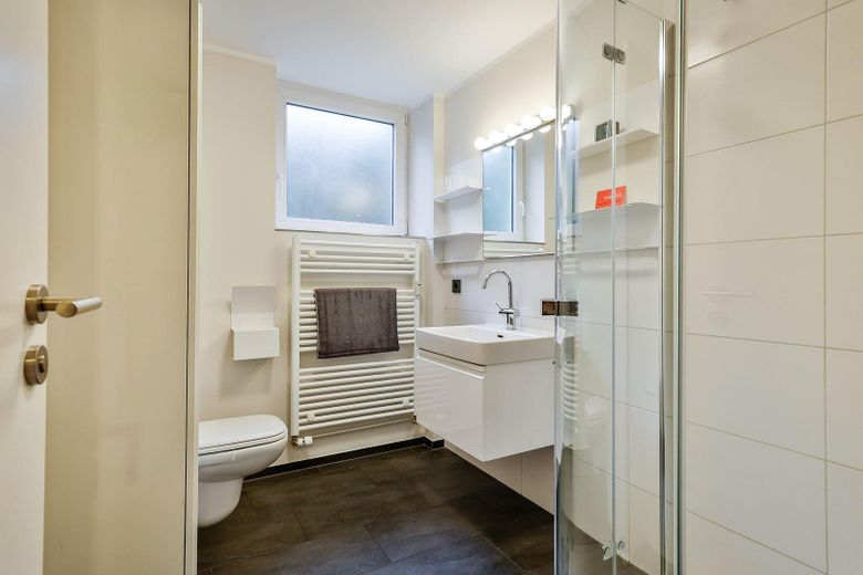 NEUE FOTOS, NEUER PREIS!!! TRAUM(FERIEN)WOHNUNG VON PRIVAT ZU KAUFEN! – Badezimmer