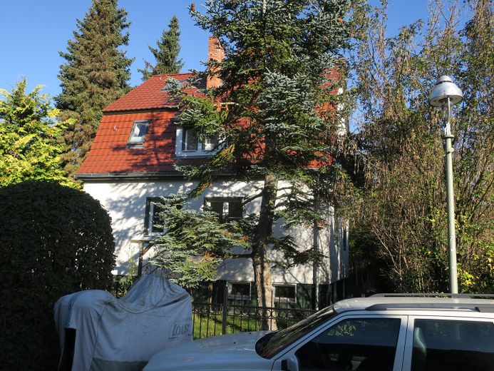 Verkaufe schönes Einfamilienhaus in Lichtenrade mit großem Garten von Privat ohne Makler – Frontansicht