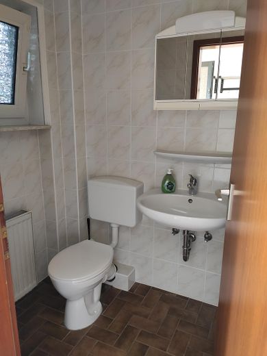 große Doppelhaushälfte ideal zum Wohnen und Arbeiten – EG Tageslicht Gäste WC+ Dusche