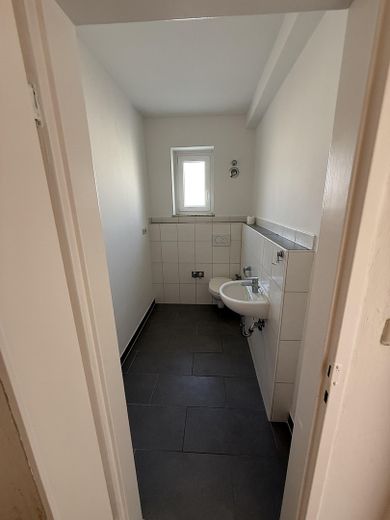 4-Zimmer-Wohnung mit 2 Balkonen in zentraler Lage von Schweinfurt – Gäste-WC