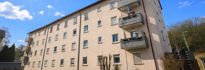 Gepflegte, sanierte 3 Zimmerwohnung mit Balkon - gut vermietet.