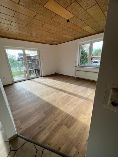 Mehrfamilienhaus in Itzehoe kaufen – 3 Wohnungen + Gewerbe, voll vermietet – EG Wohnung Wohnzimmer
