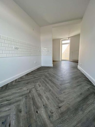 Sanierter Altbau in Buckau: 4,5 Zimmer, Balkon + Austritt, 4. OG ohne Aufzug – Küche