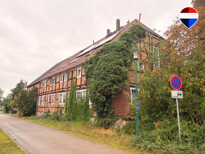 Listed historic apartment building with historic character and attractive investment potential – Photo 1