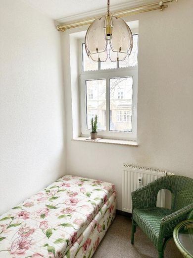 ***VOLL MÖBLIERTE TRAUMWOHNUNG - EINZIEHEN UND SOFORT ZU HAUSE SEIN*** 2,5 Raumwohnung mit Balkon und Tageslichtbad zu vermieten – kleines Gästezimmer