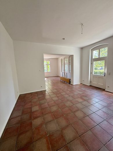 Repräsentative Gewerbefläche im Zentrum von Wandlitz – Open-Space-Bereich mit Küche