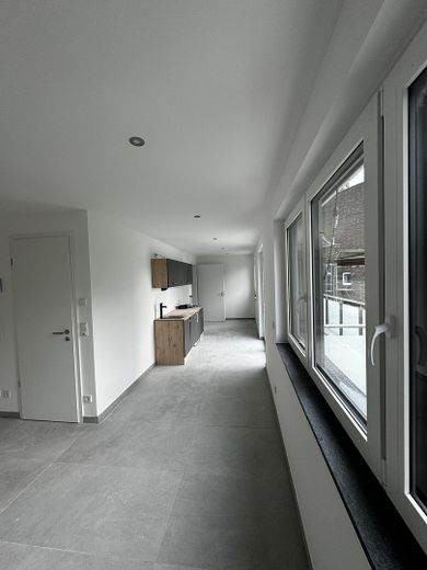 Appartement penthouse chic avec balcon à Alt Mülheim, construction neuve – Kochen Eingang