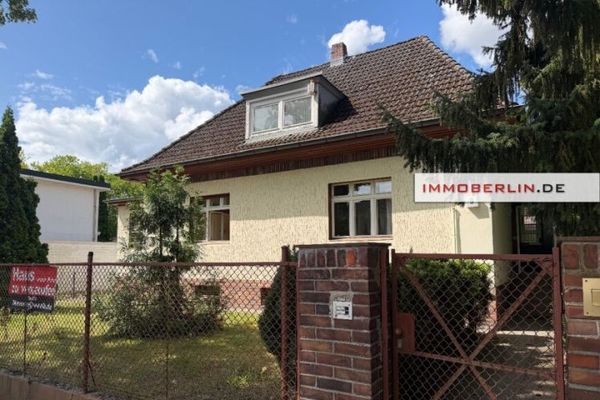 IMMOBERLIN.DE - दक्षिण-पश्चिमी बगीचे वाला सुंदर, नवीनीकरण-आवश्यक एक/दो-परिवार वाला घर