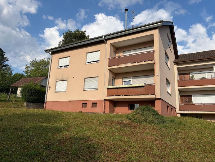 4,5-Zimmer-Wohnung mit schönen Ausblicken in Lörrach – Hausansicht