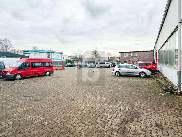 GROßZÜGIGE FLÄCHE FÜR IHR UNTERNEHMEN – Foto 1