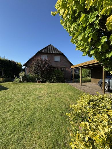 Einfamilienhaus in ruhiger Lage nahe Hamburg – Garten mit Doppelcarport