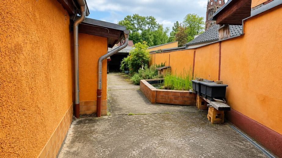 PROVISIONSFREI|Charmantes Stadthaus mit Innenhof, Garage &amp; viel Potenzial in Luckenwalde – Außenbereich