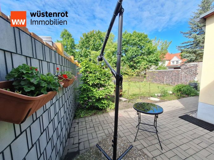 Charmantes Reihenmittelhaus mit schönem Garten in zentraler Wohnlage von Zschornewitz – Blick vom Haus in den Garten