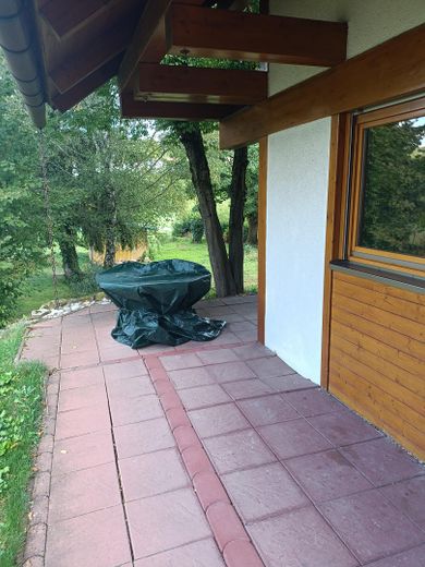 Einzigartiges Holzhaus im Grünen in Randlage und doch zentral – Foto 36