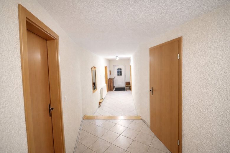 Barockes Familiendomizil mit Geschichte - Haus und Raum für Generationen in der Fränkischen Schweiz – Großzügiger Flur